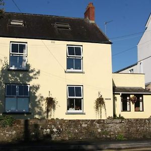 Nythfa Guest House